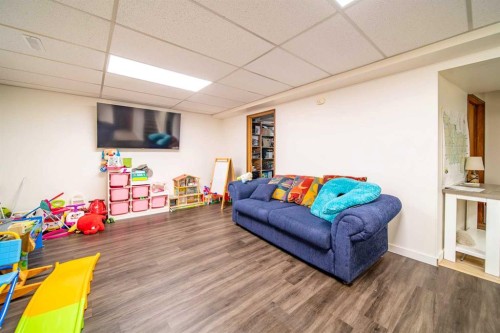 4911 51 Street, Czar, AB - Indoor
