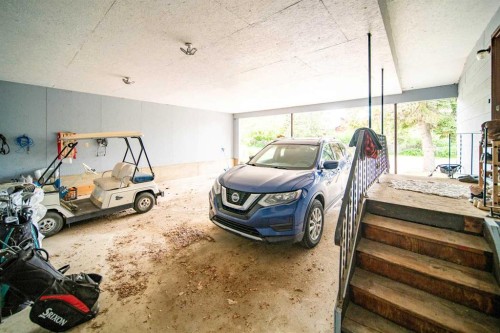 4911 51 Street, Czar, AB - Indoor Photo Showing Garage