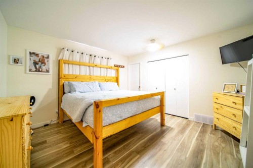 4911 51 Street, Czar, AB - Indoor Photo Showing Bedroom