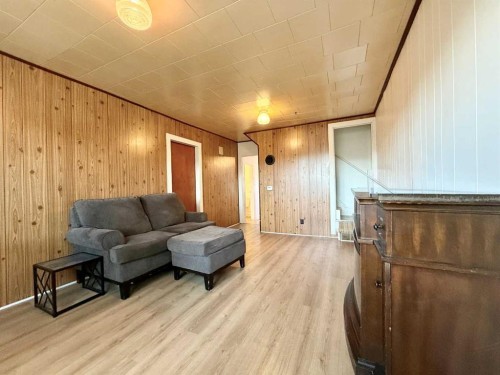 1029 8 Avenue, Wainwright, AB 