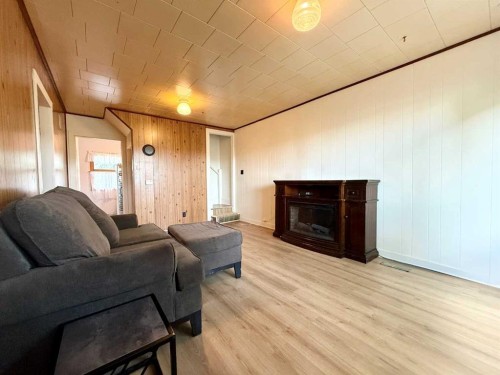 1029 8 Avenue, Wainwright, AB 