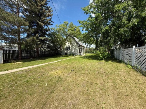 1029 8 Avenue, Wainwright, AB 