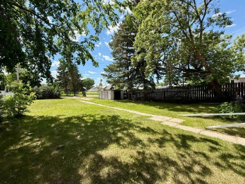 1029 8 Avenue, Wainwright, AB 