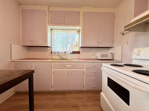 1029 8 Avenue, Wainwright, AB 