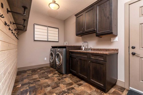 35-2715 73 Avenue, Lloydminster, AB - Indoor Photo Showing Laundry Room