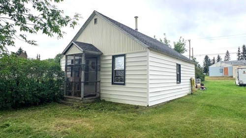 602 5 Avenue  Wainwright, AB T9W 1G2