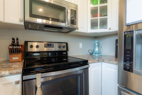 5206 48 Street, Lloydminster, AB - Indoor Photo Showing Kitchen With Upgraded Kitchen