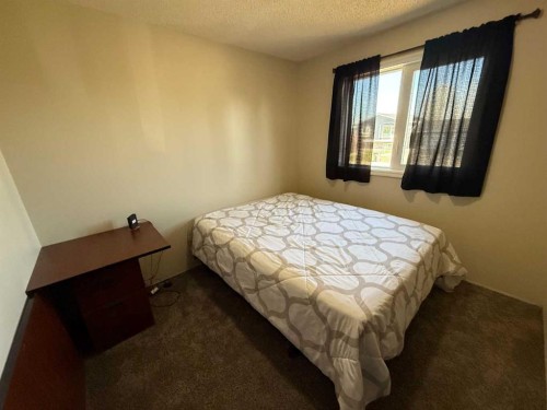 5417 52 Avenue, Mannville, AB - Indoor Photo Showing Bedroom