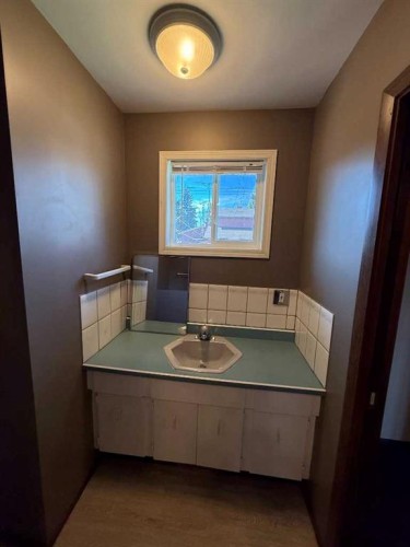 5417 52 Avenue, Mannville, AB - Indoor