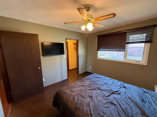 5417 52 Avenue, Mannville, AB - Indoor Photo Showing Bedroom