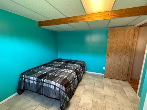 5417 52 Avenue, Mannville, AB - Indoor Photo Showing Bedroom