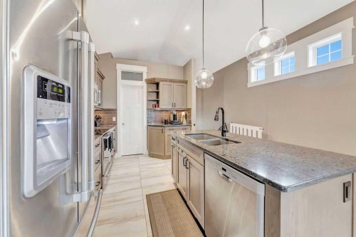 5945 18 Street, Lloydminster, AB - Indoor Photo Showing Kitchen With Double Sink With Upgraded Kitchen