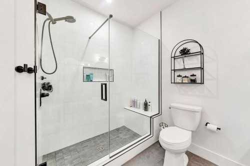 5913 13 Street, Lloydminster, AB - Indoor Photo Showing Bathroom