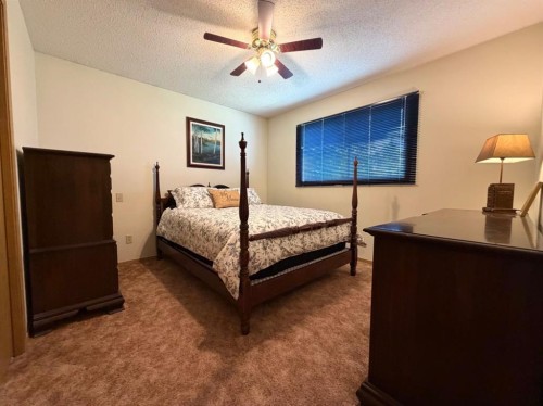 530 20 Street, Wainwright, AB - Indoor Photo Showing Bedroom
