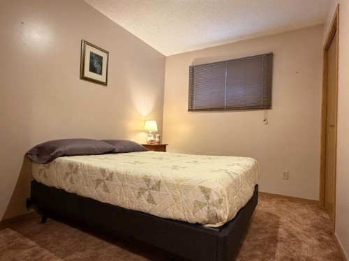 530 20 Street, Wainwright, AB - Indoor Photo Showing Bedroom