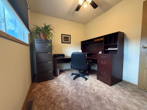 530 20 Street, Wainwright, AB - Indoor Photo Showing Other Room