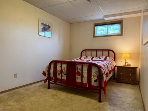 530 20 Street, Wainwright, AB - Indoor Photo Showing Bedroom