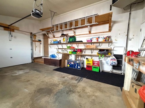 530 20 Street, Wainwright, AB - Indoor Photo Showing Garage