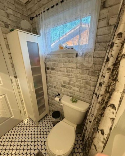 4703 47 Avenue, Myrnam, AB - Indoor Photo Showing Bathroom