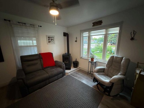 4703 47 Avenue, Myrnam, AB - Indoor Photo Showing Living Room