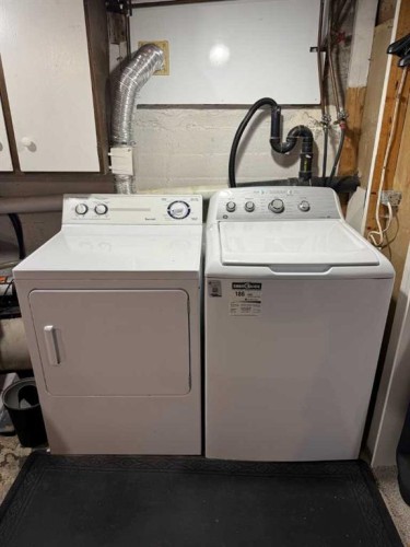 4703 47 Avenue, Myrnam, AB - Indoor Photo Showing Laundry Room