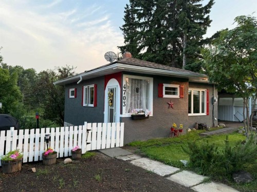 4703 47 Avenue, Myrnam, AB - Outdoor