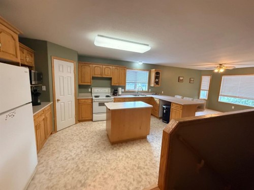 4817 51 Avenue, Kitscoty, AB 