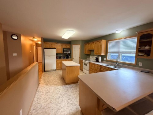 4817 51 Avenue, Kitscoty, AB 