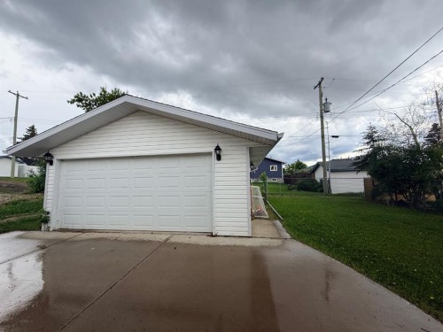 4817 51 Avenue, Kitscoty, AB 
