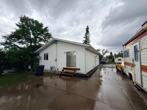 4817 51 Avenue, Kitscoty, AB 