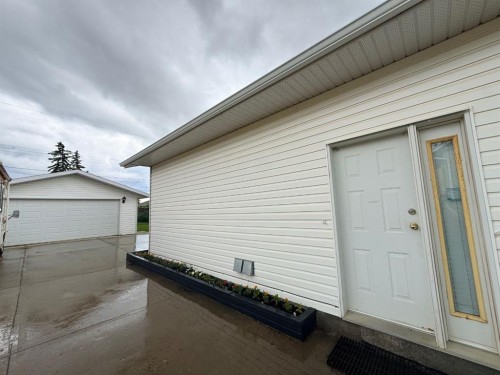 4817 51 Avenue, Kitscoty, AB 