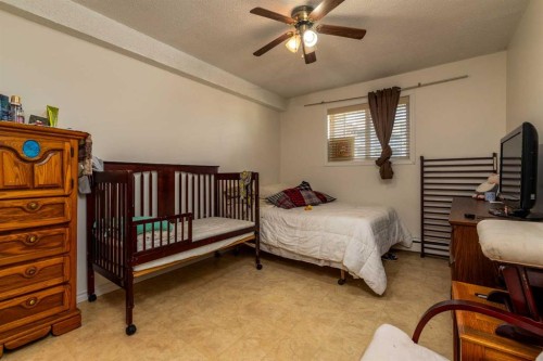 109B-3007 57A Avenue, Lloydminster, AB - Indoor Photo Showing Bedroom