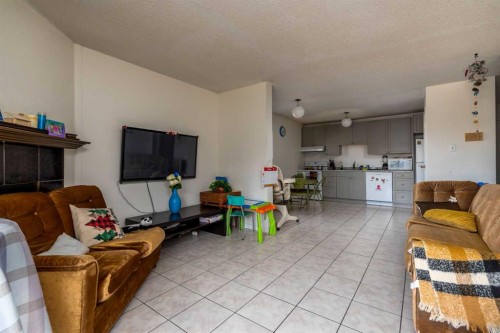 109B-3007 57A Avenue, Lloydminster, AB - Indoor Photo Showing Living Room