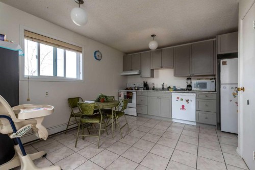109B-3007 57A Avenue, Lloydminster, AB - Indoor Photo Showing Kitchen