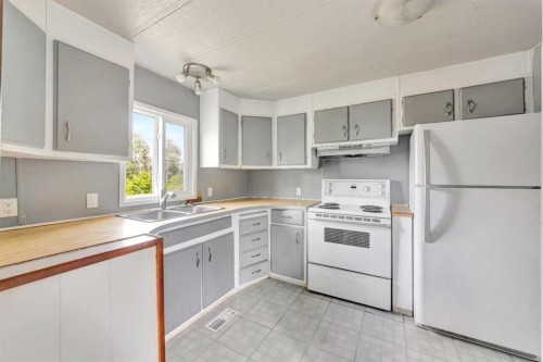 301 8 Avenue, Paradise Hill, SK 