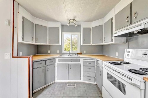 301 8 Avenue, Paradise Hill, SK 