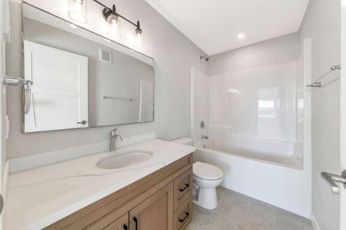 25-3616 41B Avenue, Lloydminster, SK - Indoor Photo Showing Bathroom
