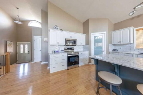 3808-63A Ave Close, Lloydminster, AB - Indoor Photo Showing Kitchen With Upgraded Kitchen