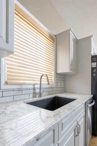 3808-63A Ave Close, Lloydminster, AB - Indoor Photo Showing Kitchen