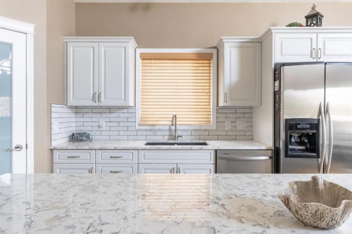 3808-63A Ave Close, Lloydminster, AB - Indoor Photo Showing Kitchen With Upgraded Kitchen