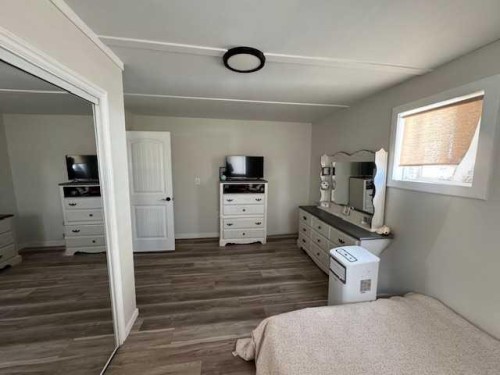 208 1 Street West, Lashburn, SK - Indoor Photo Showing Bedroom