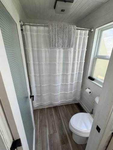 208 1 Street West, Lashburn, SK - Indoor Photo Showing Bathroom