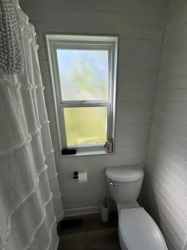 208 1 Street West, Lashburn, SK - Indoor Photo Showing Bathroom
