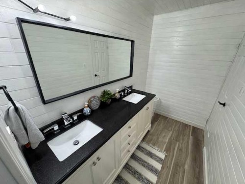 208 1 Street West, Lashburn, SK - Indoor Photo Showing Bathroom