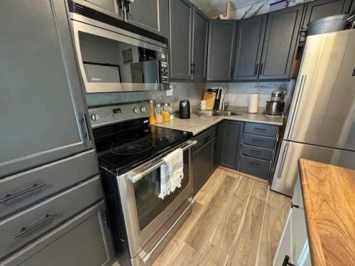 208 1 Street West, Lashburn, SK - Indoor Photo Showing Kitchen