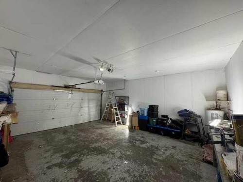 208 1 Street West, Lashburn, SK - Indoor Photo Showing Garage