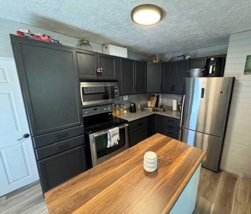208 1 Street West, Lashburn, SK - Indoor Photo Showing Kitchen