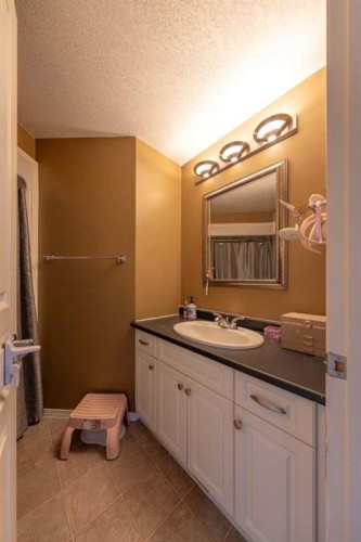 2308 58 Avenue, Lloydminster, AB - Indoor Photo Showing Bathroom