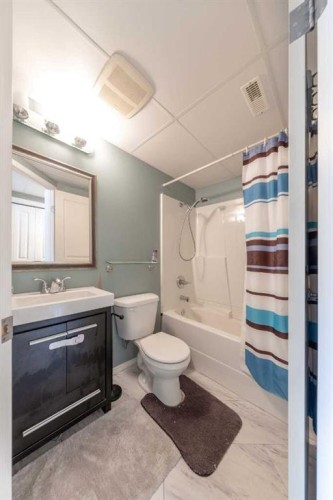 2308 58 Avenue, Lloydminster, AB - Indoor Photo Showing Bathroom