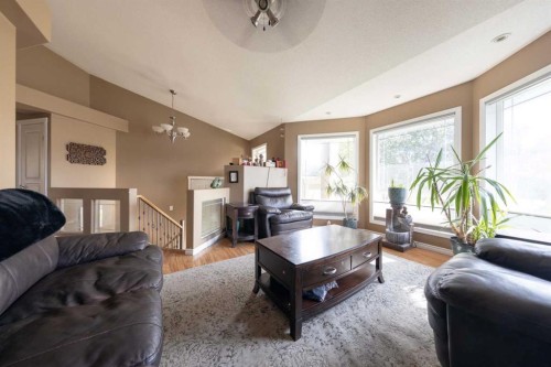 2308 58 Avenue, Lloydminster, AB - Indoor Photo Showing Living Room